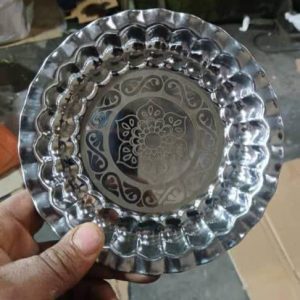 سینی نقلی لب کنگره طرح لیزری قطر16ونیم فروش 50 عددی